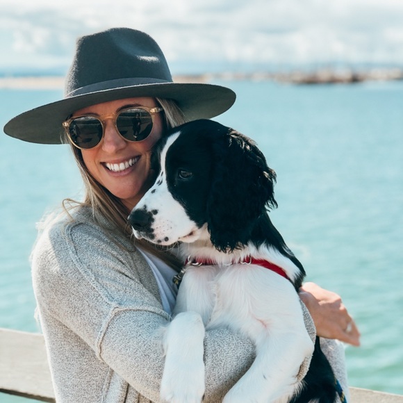 Meet your Posher, Emily - Picture 1 of 3